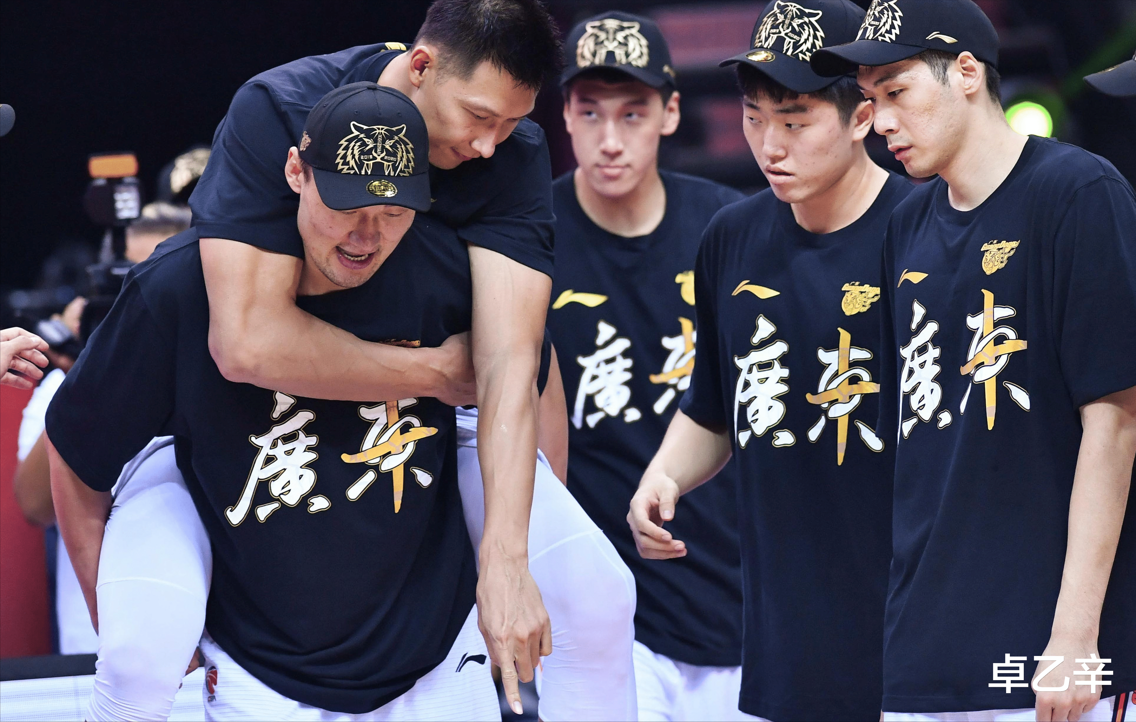 廣東男籃|為什么杜鋒老說(shuō)“目標(biāo)季后賽”，是謙虛過(guò)度？還是冷靜低調(diào)？