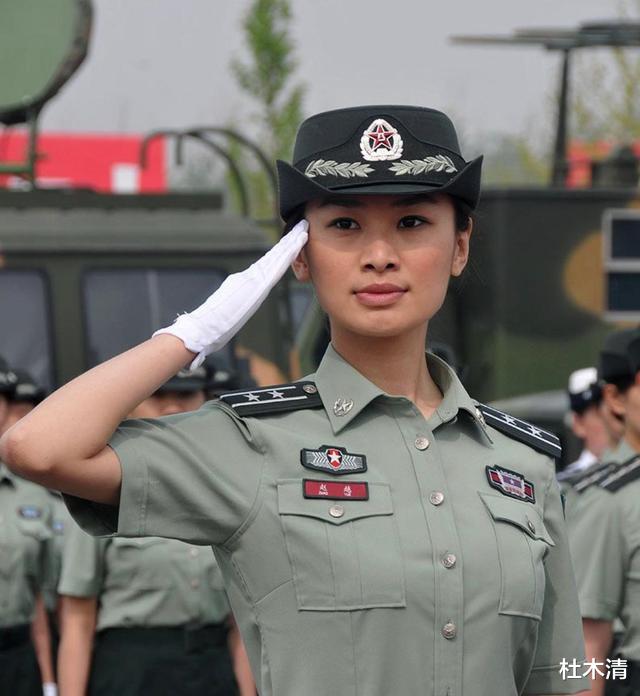 英雄岁月之王牌部队|王牌部队:为什么当兵的都想穿四个兜?两个兜和四个兜的区别在这