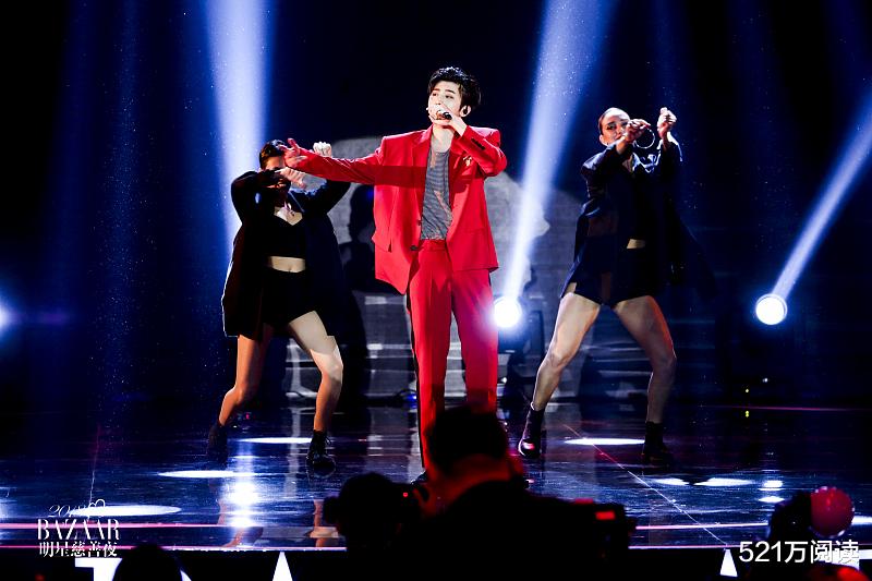 任嘉伦|现在，蔡徐坤还是那个不太成熟的小男生，处于争强好胜的阶段