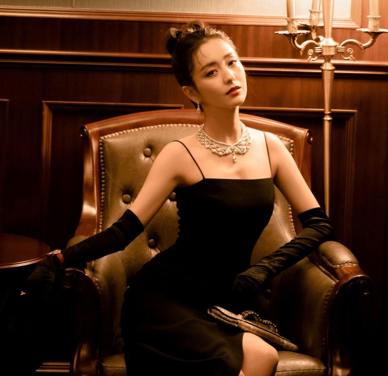 佟丽娅|佟丽娅女团造型惊艳全场，不输韩国女团成员，陈思诚你后悔吗？