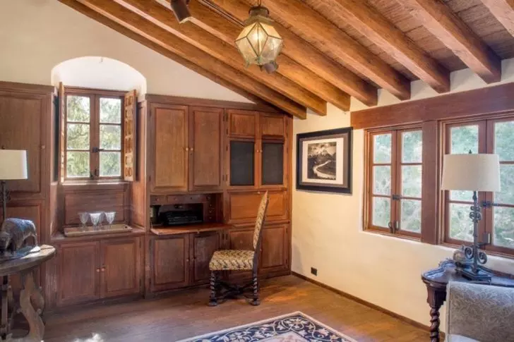 江疏影|90岁老帅锅克林特.伊斯特伍德975万美元豪宅，到底长什么样？