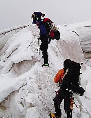 优美生态保卫者 珠穆朗玛峰著名的一具遗体，已经冰冻达20多年，为何没人掩埋？
