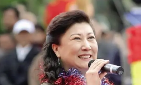 祖海|6次上春晚，拔掉父亲氧气管，45岁意外怀孕, 闫学晶的人生有多真实