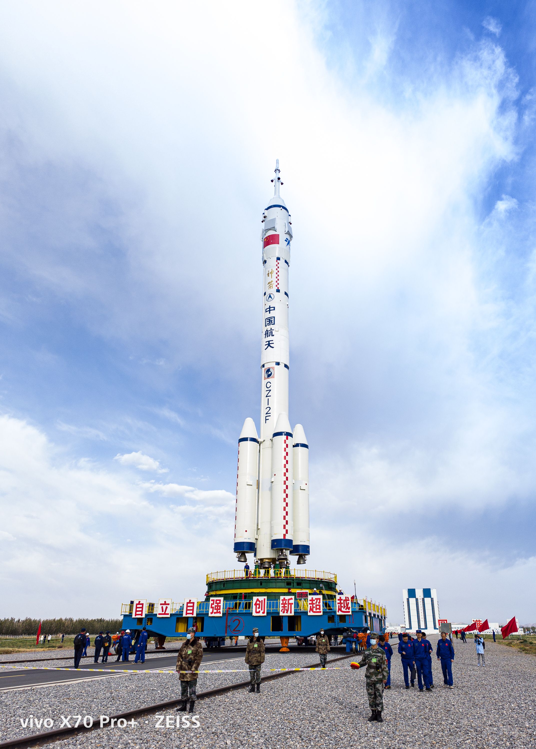 爱因斯坦 三位航天员将“出差”太空六个月！神舟十三出征在即