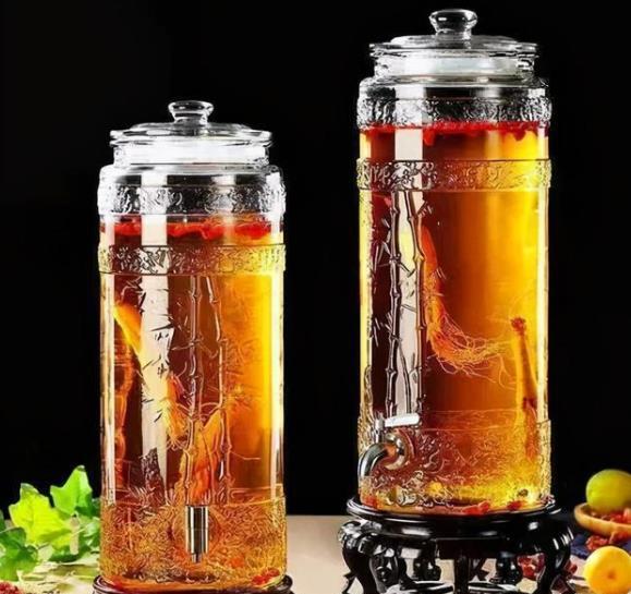 练肌铁三角|酒变成蛇的洗澡水？毒蛇泡酒一年，开瓶窜出咬人，为何还没死？