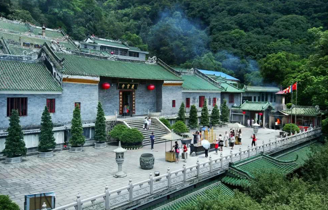 野史虫 庆云寺有一口千人锅，游客喜爱往里面丢钱币，这种行为竟有三点危害