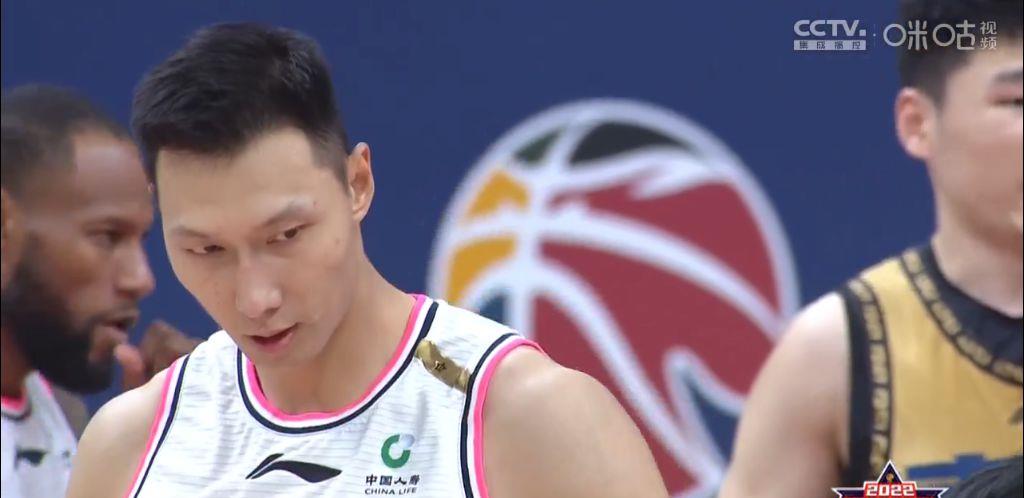 广东男篮|易建联半场砍下26分，任骏飞打出全面数据，广东男篮59-39同曦