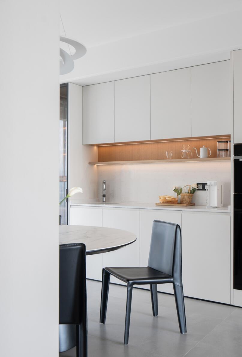 难怪低饱和度色彩越来越流行,看了她160㎡大宅后,确实很温馨