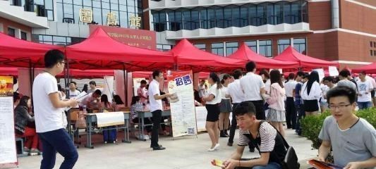 复旦大学|女博士同时“劈腿”四个博士生，被人调侃像村姑，学术竟然还造假