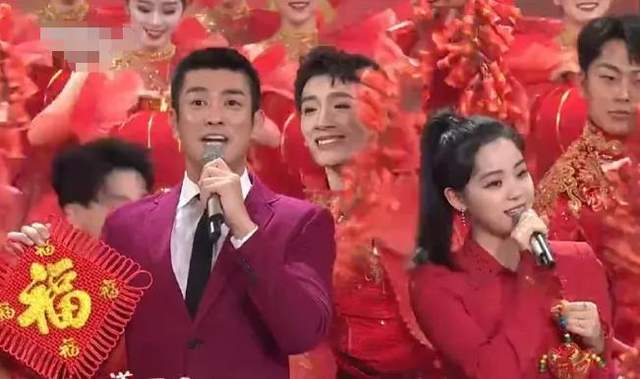 春晚|春晚众星造型：杨幂身穿高定，易烊千玺戴假发，张韶涵鼻影浓