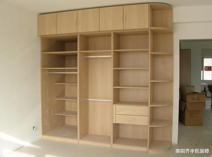 |品牌衣柜用颗粒板就卖这个价！总有人会买单