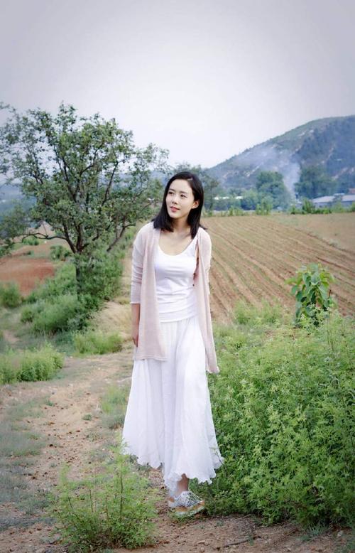吴嘉情吧 95岁的老娘终于把72岁的儿子气倒后，这个保姆不错