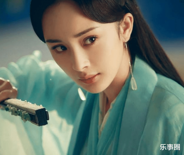 杨幂|街拍下杨幂生图流出，脱离了精修和美颜的她，真实颜值令人吃惊