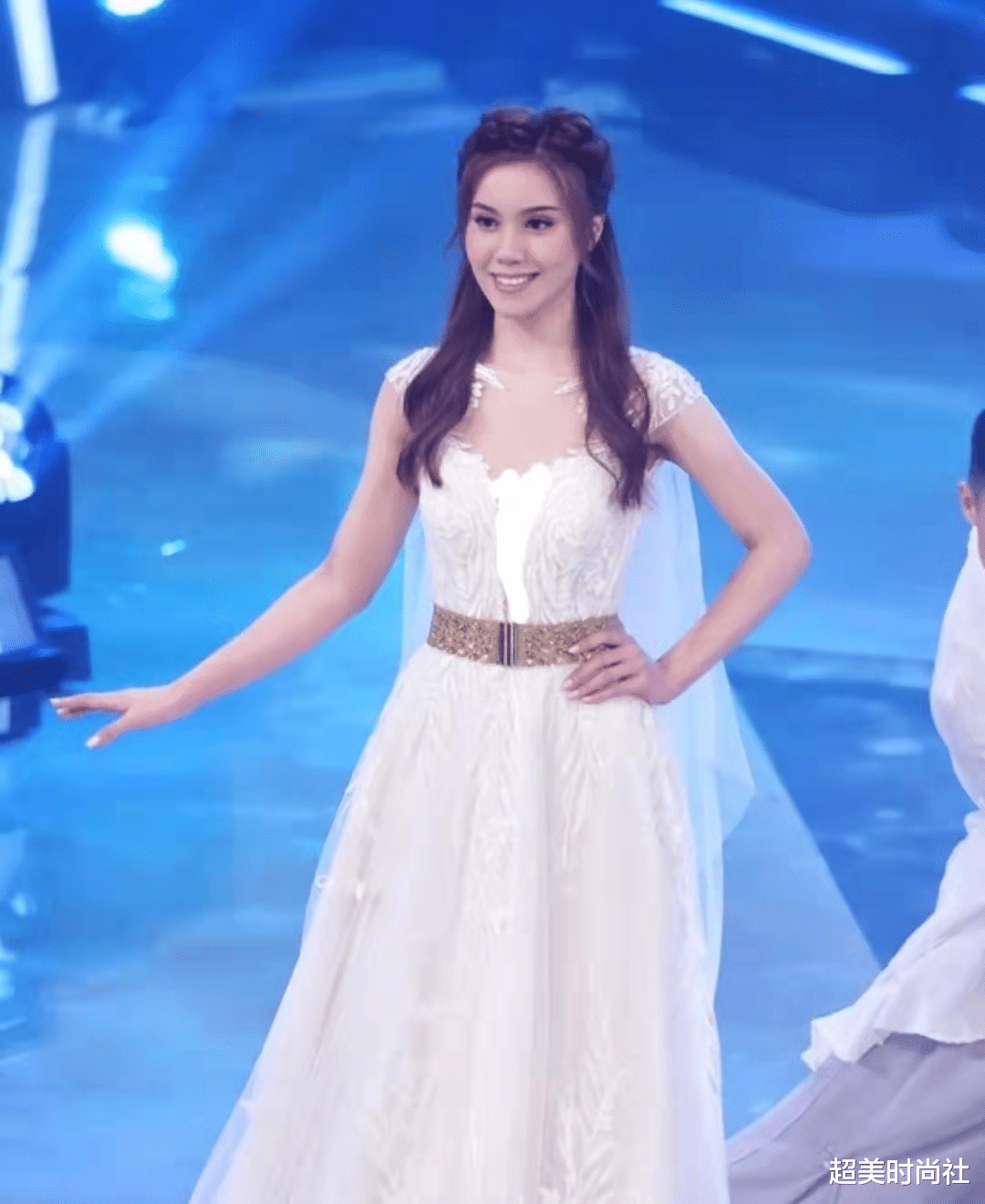 超美时尚社 2021港姐冠军与关之琳同框，高颜值美女联动！网友称大饱眼福