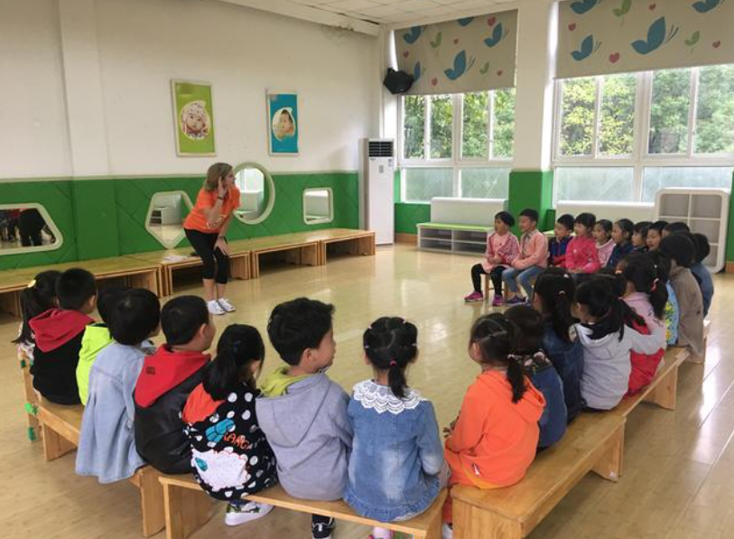 美芽妈妈 看完小县城的幼儿园缴费单,评论区裂开了,网友:不敢生二胎