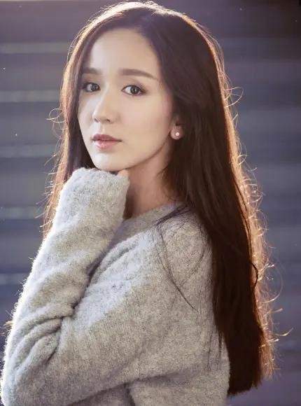 娄艺潇|曾经的“胡一菲”再也见不到了，网友捶胸表示惋惜