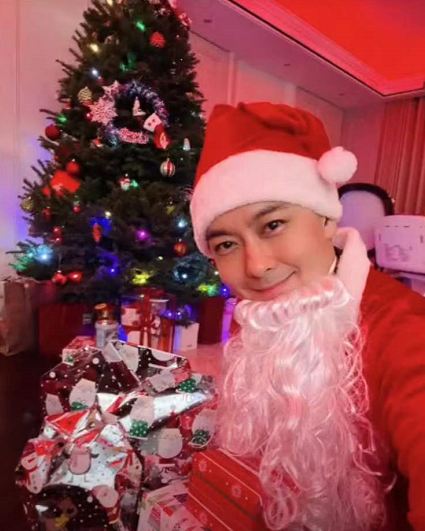 林志颖|林志颖扮圣诞老人给儿子送礼物，和粉丝分享kimi近况，回应三胎传闻