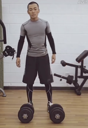 赵薇|38岁王宝强赤裸上身秀身材,肌肉性感油光锃亮,被指像烤鸭灰太狼