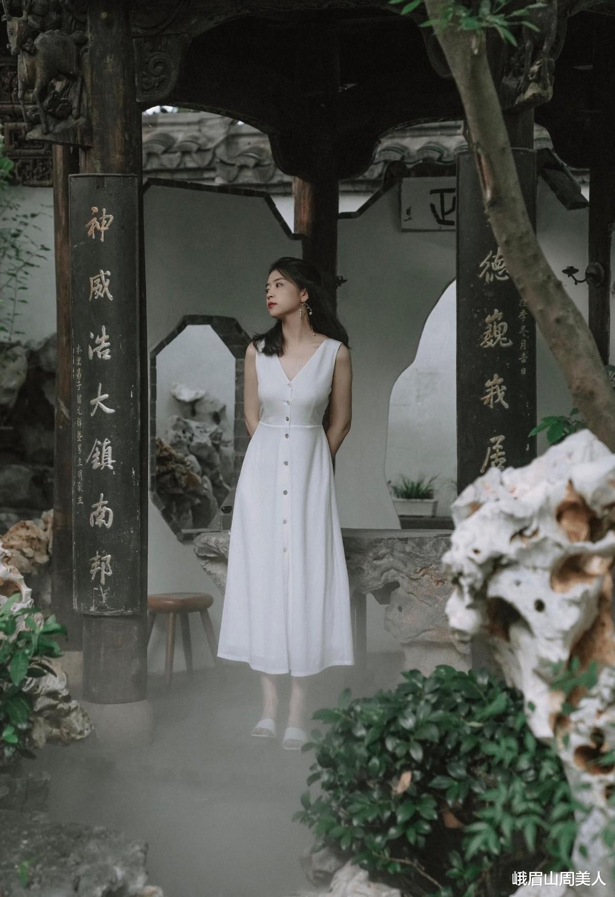 峨眉山周美人|被三木的衣品圈粉了!最新的“夏日搭配”洋气减龄,照着穿就很美