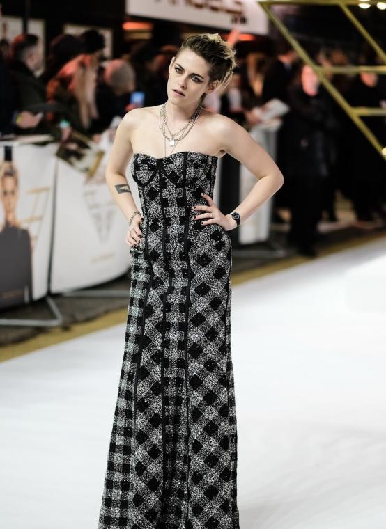 短发|克里斯汀短发造型真飒,颜值身材都没得说,比男人帅,比女人媚