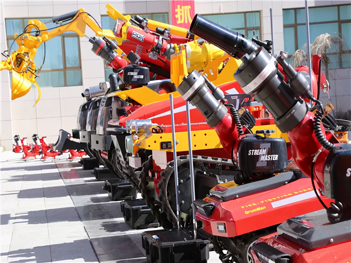 中国消防 “我是身怀绝技的消防机器人！”