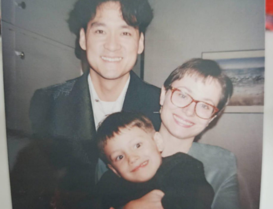 周华健|周华健和妻子同框,妻子头发花白打扮素雅,如今他们过得怎样