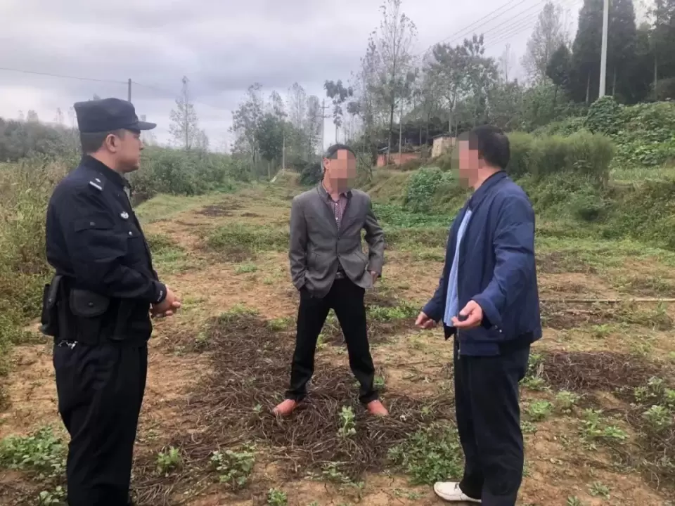 石林 光缆挂断惹纠纷 民警路遇化干戈