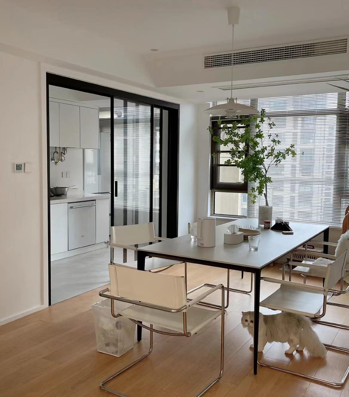 她的120㎡新居,全屋以白色为主,干净到“一尘不染”,越住越耐看