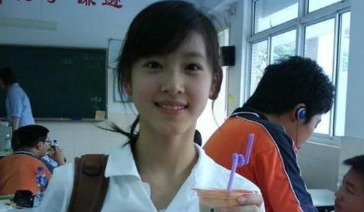 章泽天|章泽天晒健身照，弯腰那一刻，突然明白她早已不是当年的奶茶妹妹