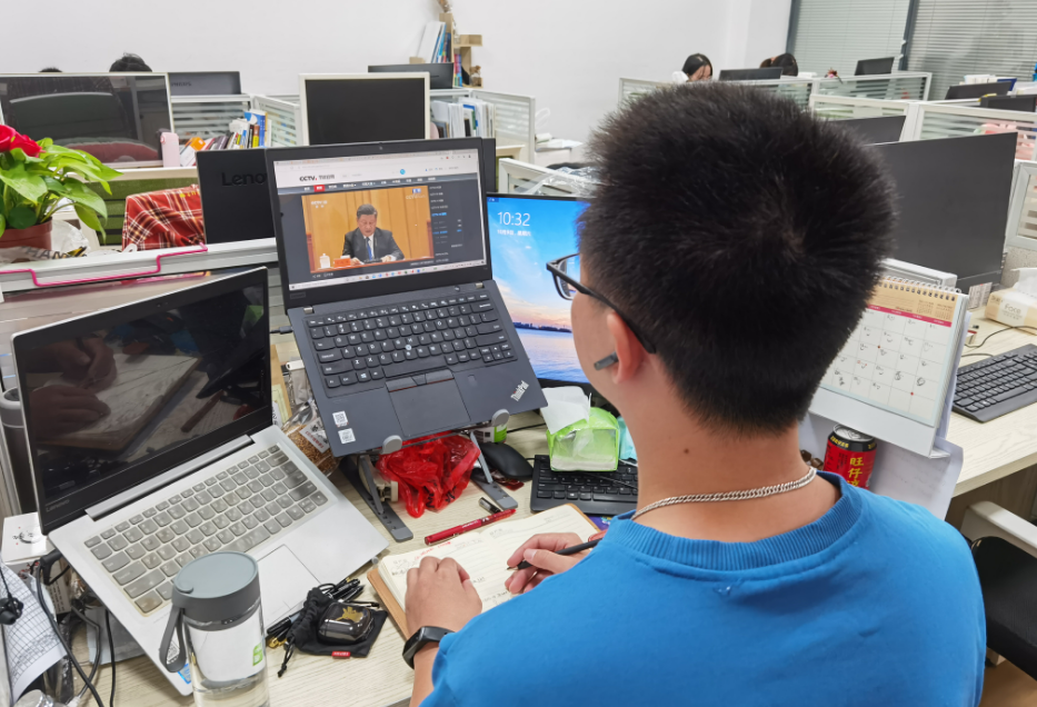 Ainee妈咪|工作三年还是读研三年？选择工作经验还是学历？过来人给出答案