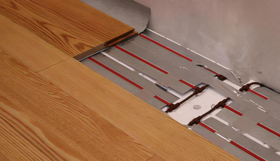 地暖上不能铺实木地板？了解实木地暖地板的4个特性和优势再决定