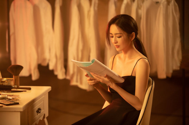 mv|佟丽娅离婚后惊艳绽放!穿中国红裙出演MV比赵丽颖绝美,跳舞美到爆