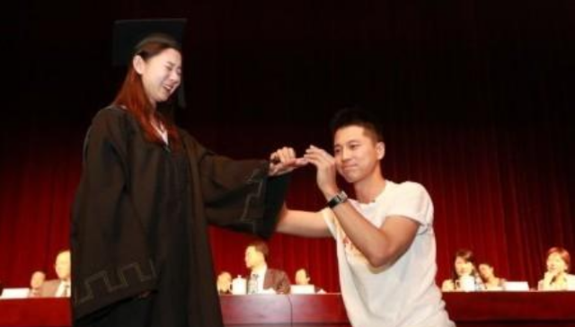 李小萌|出道19年从不接吻戏，初吻留给老公，被称为“最干净的女星”