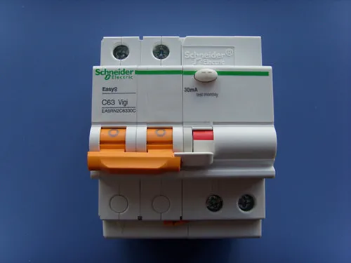 装修时尚家 媳妇非把家里全装漏电开关，老公10年电工经验说：不懂别瞎闹腾