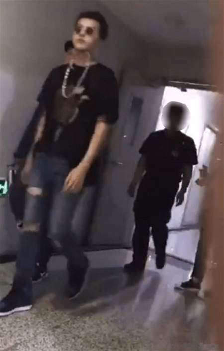 吴亦凡|网疯传吴亦凡被“爆捅菊花”：闻排泄物入睡，情绪崩溃