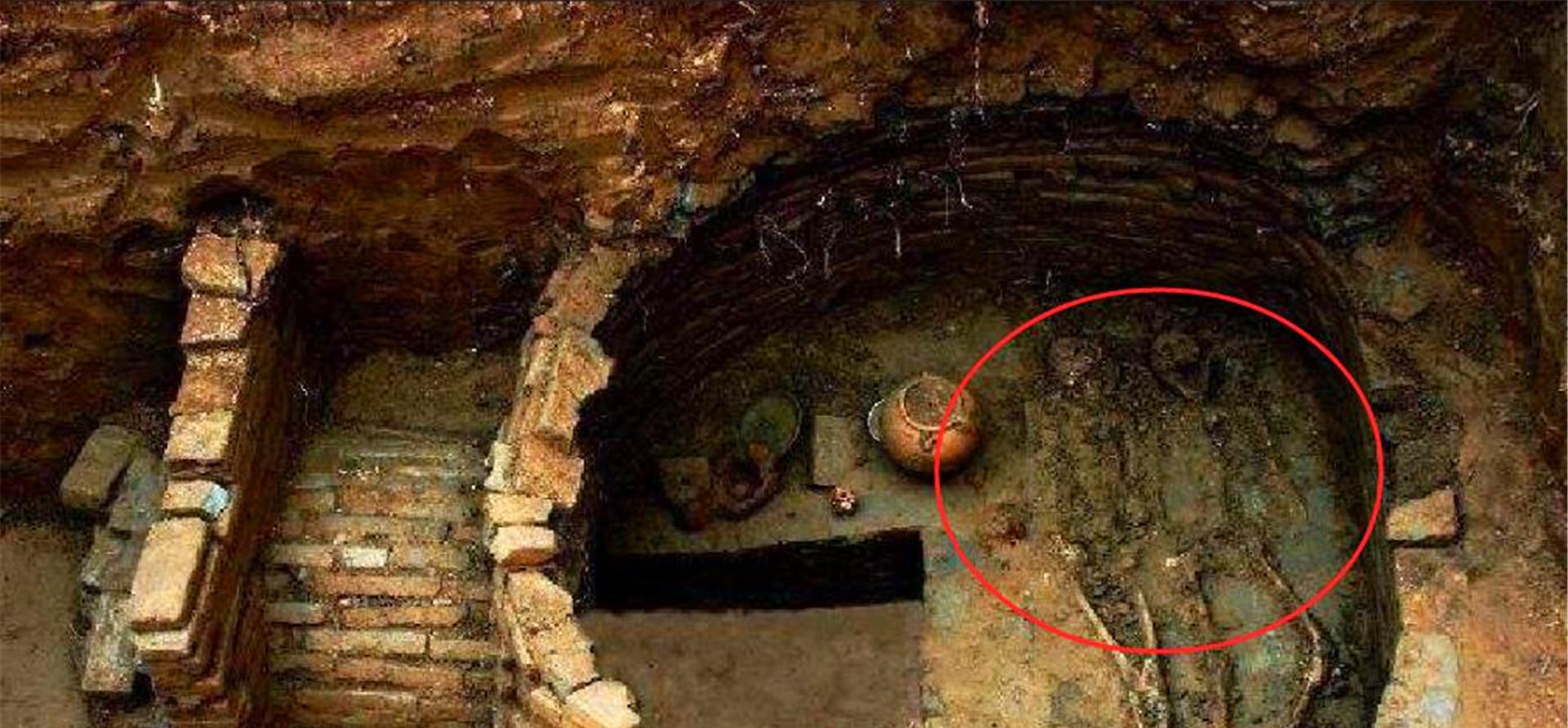 墓室|此墓是“中国第一凶墓”，80名盗墓贼惨死墓中，惨状让人过目不忘