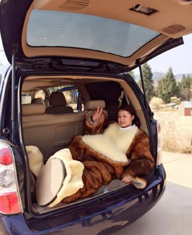 于月仙 警方通报于月仙车祸,撞上两头骆驼当场死亡,丈夫张学松悲恸不已