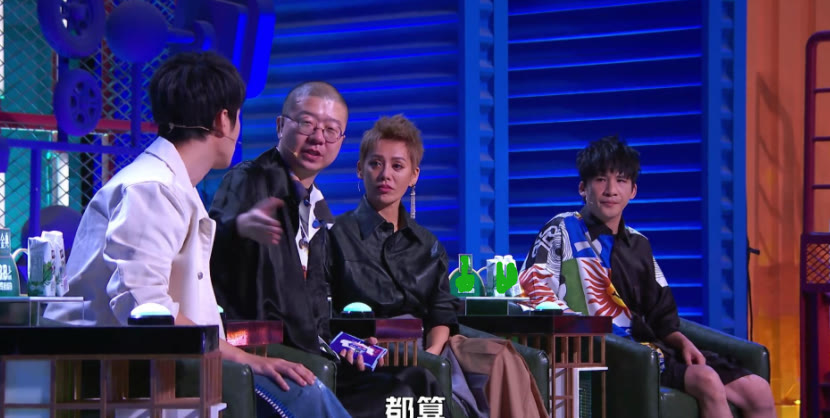 脱口秀大会|《脱口秀大会》走过四季,总决赛无人炸场,内部梗太密领笑员下头