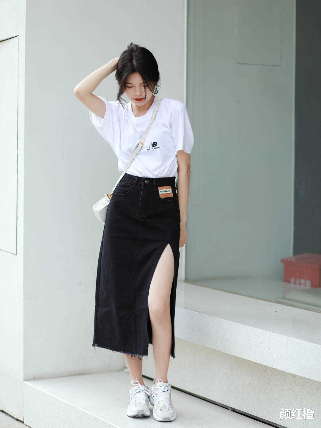颜红橙|早秋“T恤”的高级穿搭是这样的，日常百搭还高级，让你气质翻倍