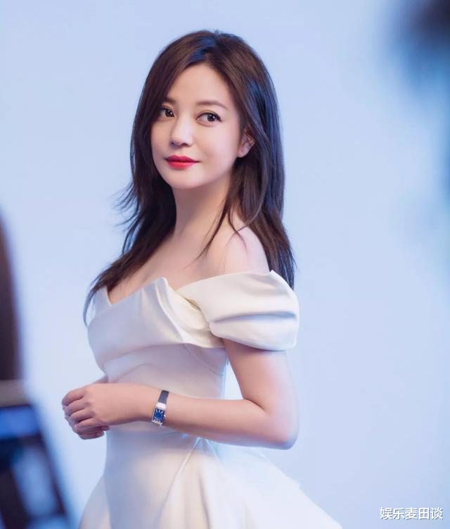 赵薇|43岁金喜善与44岁赵薇同框，网友：这就是玻尿酸脸和天然脸的差距