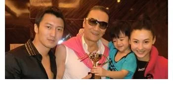 谢霆锋|谢霆锋深夜现身张柏芝家中,被曝已复婚?网友:三胎名字有内涵!