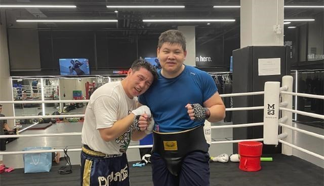 胡小小乖|德云社烧饼新综艺官宣，却遭网友调侃，为了挣钱烧饼都开始打拳了