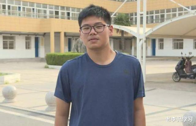 老李侃学习|教育部禁止炒作高考状元，两所高中却展开争抢，结局尴尬了