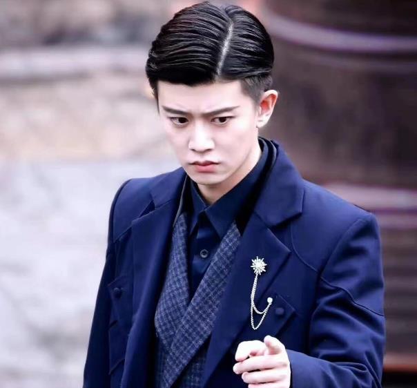 曾黎|任嘉伦宣布启动新剧，再度回归甜蜜情感剧，看到女主：热播剧没跑