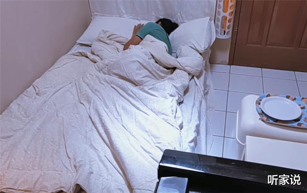 33岁的他蜗居16㎡小家,打造一室一厅的独居小窝,网友:苦中作乐