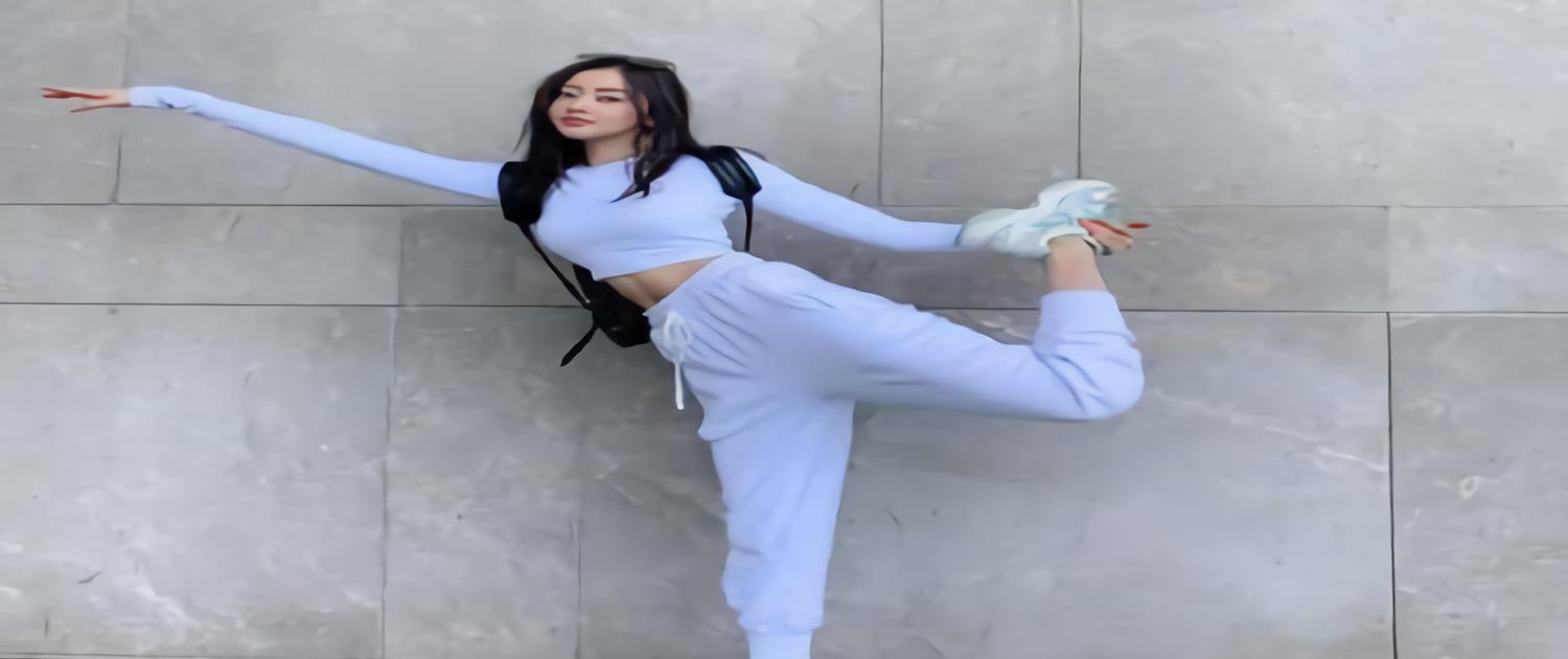 分享时尚领悟|白色运动裤如何搭配上衣，简单几种款式都可以尝试，实用又好看