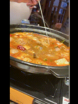 萌萌萌说|“女友在酒店给我拍回来照片,但就感觉不对劲!”你们帮忙看看吧