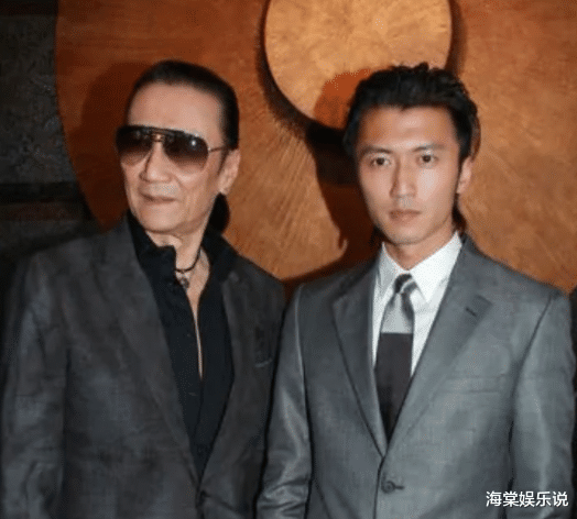 谢贤|谢贤12月14日近照引热议，颤颤巍巍拄拐需人搀扶，悲叹每天在等死