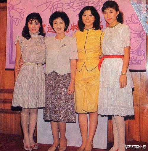 尚不红萌小舒 时尚就是一个圈,翁美玲的造型告诉我们“再过30年,也不如她潮”