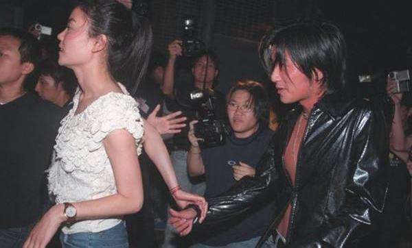 谢霆锋|41岁谢霆锋现身王菲家被拍，两人感情稳定惹人羡慕，力破分手传言